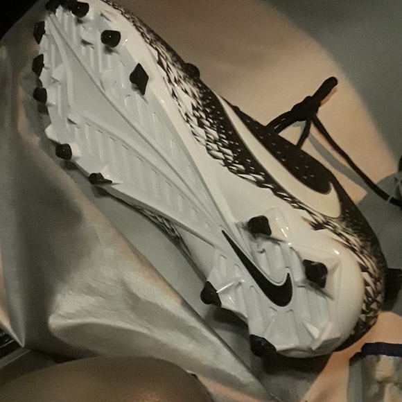 Football Cleats - Picture 4 of 4